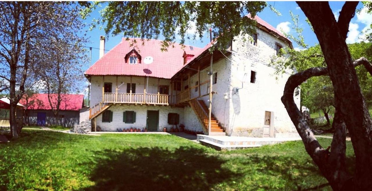 ホテルBujtina Tradicionale Lepushe エクステリア 写真